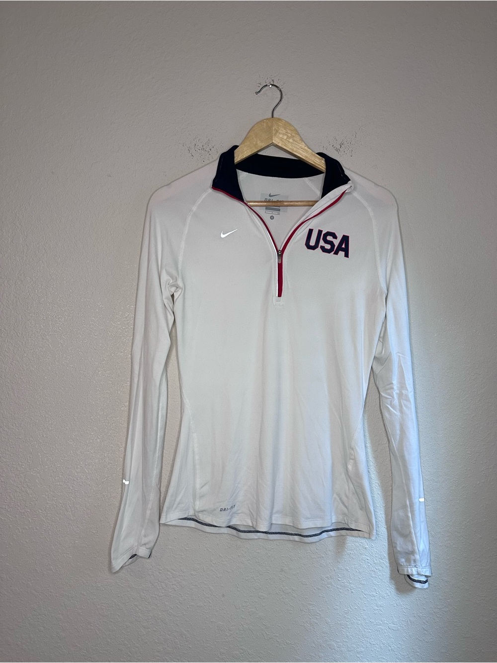 Nike Dri-Fit USA White Long-Sleeve Quarter-Zip Top Size Small